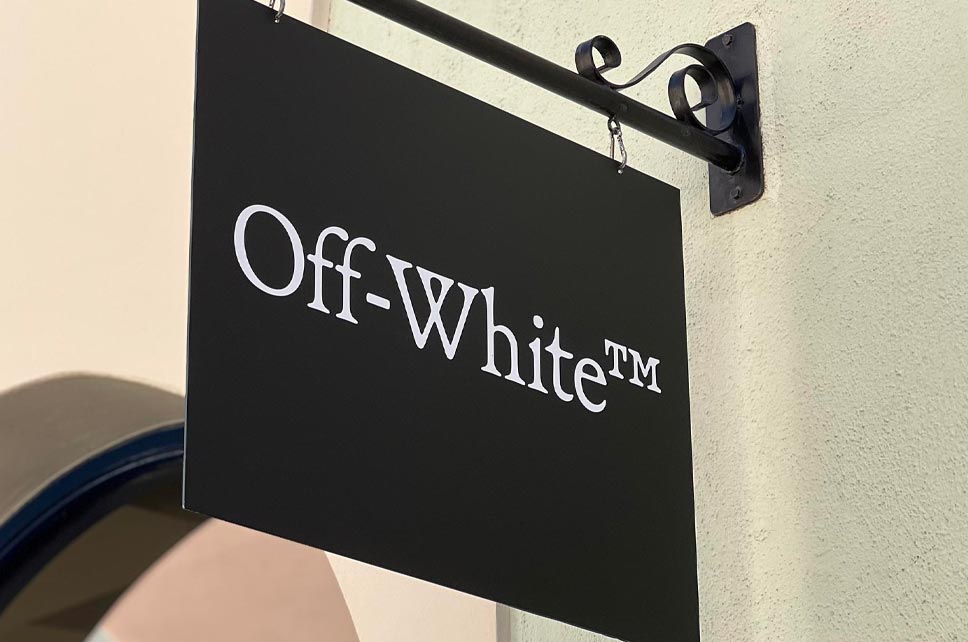Off-White abre una pop-up store en La Roca Village - 25 Gramos